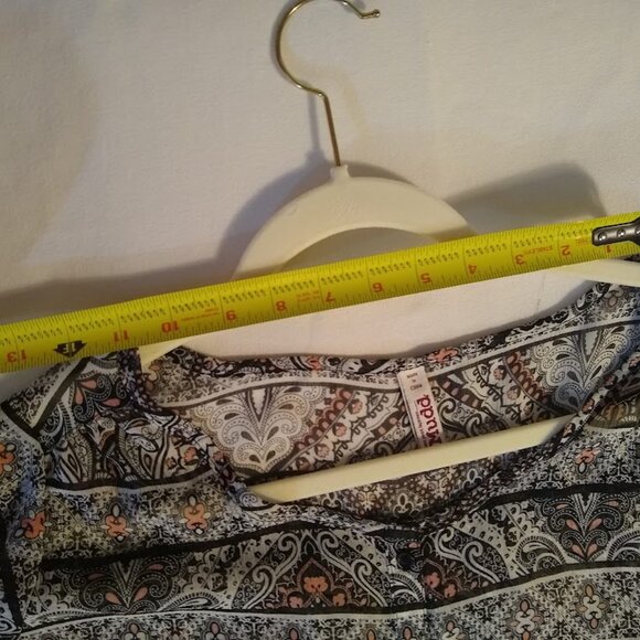 Mudd  M  button down polyester top   black/white/peach - Picture 8 of 12